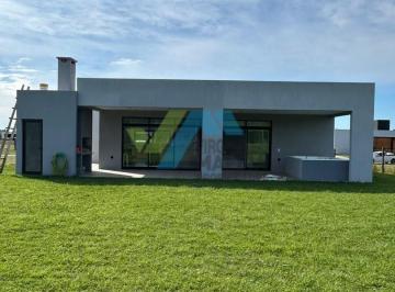 Casa · 230m² · 3 Ambientes · 2 Cocheras · Casa en Venta en San Sebastian - Area 9, San Sebastian, Escobar