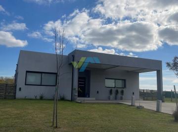 Casa · 230m² · 3 Ambientes · 2 Cocheras · Casa en Venta en San Sebastian - Area 9, San Sebastian, Escobar