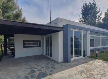 Casa · 120m² · 5 Ambientes · Casa en Venta - 3 Dorm. 3 Baños - Residencial I