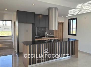 Casa · 244m² · 4 Ambientes · 2 Cocheras · Casa en Venta El Rebenque Canning