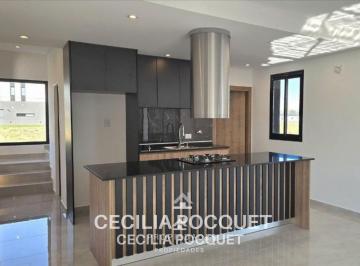 Casa · 244m² · 4 Ambientes · 2 Cocheras · Casa en Venta El Rebenque Canning