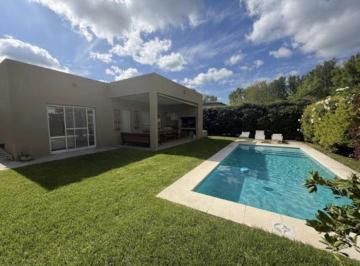 Casa · 388m² · 4 Ambientes · Casa en Alquiler en Barrio Los Robles, La Cañada de Pilar