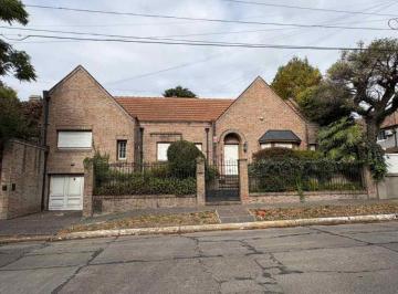 Casa Alquiler 323m² de 4 ambientes · Importante Chalet en Alquiler de 4 Ambientes en Quilmes Centro