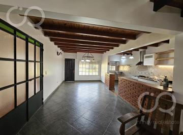 Casa · 180m² · 5 Ambientes · 1 Cochera · Venta Hermosa Casa en Benavidez Centro
