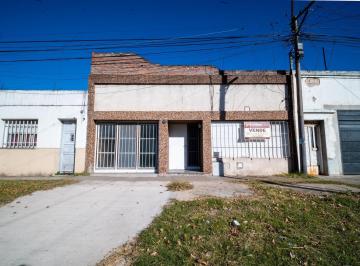 Casa · 105m² · 3 Ambientes · 1 Cochera · Casa 2 Dorm. y Cochera en Tiro Suizo