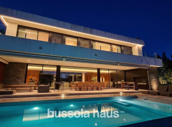 Casa · 500m² · 8 Ambientes · 3 Cocheras