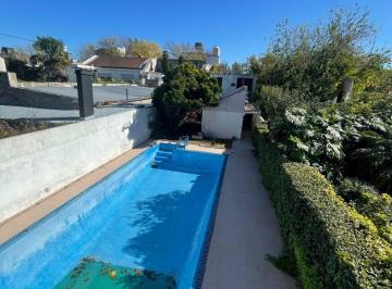Casa de 6 ambientes, La Plata · Casa a Refaccionar con 390 m² y 4 Dorm. en Venta en La Plata