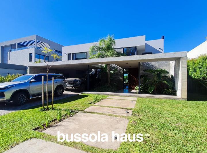 Casa · 358m² · 6 Ambientes · 3 Cocheras
