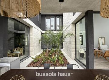 Casa · 432m² · 8 Ambientes · 2 Cocheras · Casa Al Lago en Venta 3 Dorm. en Virazon
