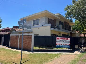 Casa de 6 ambientes, Hurlingham · Casa 2 Plantas 6 Amb (Hurlingham Centro - 5 Esquinas)