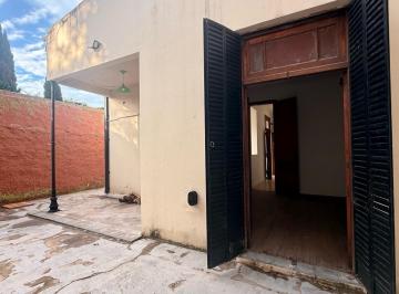Casa · 80m² · 3 Dormitorios · Se Alquila Casa Céntrica en Lobos