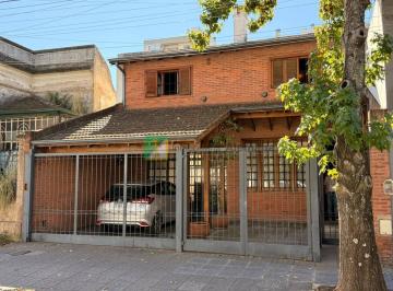 ALE-ALE-10807_2 · A La Venta Chalet de 5 Amb. en El Centro de San Martin.