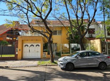 Casa · 300m² · 5 Ambientes · 2 Cocheras · Casa en Venta en Ramos Mejia