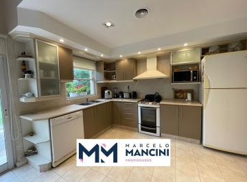 Casa · 210m² · 6 Ambientes · 6 Cocheras · Venta Saint Thomas Sur 5 Ambientes