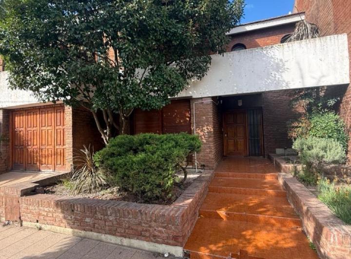 Casa · 521m² · 4 Ambientes · 1 Cochera