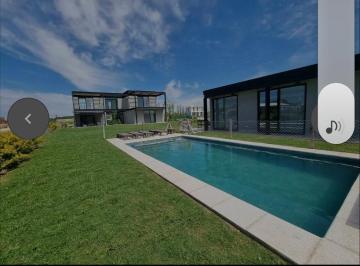 Casa de 6 ambientes, Pilar · Hermosa Casa Minimalista con Vista Al Golf