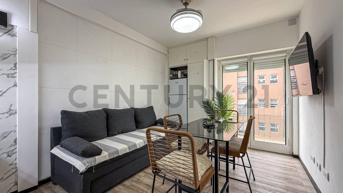 Depto 2 amb, 28m² al frente con balcón — Centro
