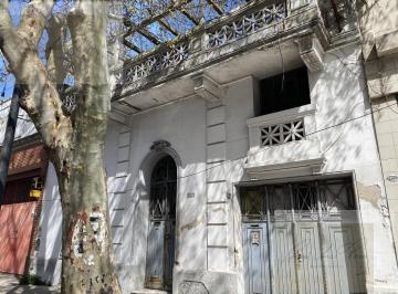 Casa · 140m² · 5 Ambientes · 1 Cochera · Casa en Venta en Boedo. Av de La Plata y Av Chiclana. Ideal Desarrollo Inmobiliario. Apto Crédito
