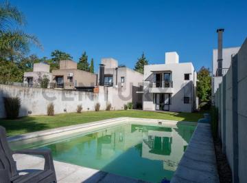 Casa · 200m² · 5 Ambientes · Casa de 3 Dorm. en Venta City Bell