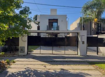 Casa · 200m² · 5 Ambientes · Casa de 3 Dorm. en Venta City Bell