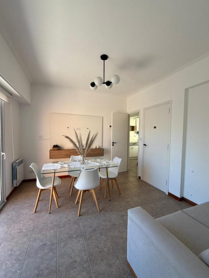 Departamento 3 ambientes con dependencia y balcón terraza – Totalmente amoblado