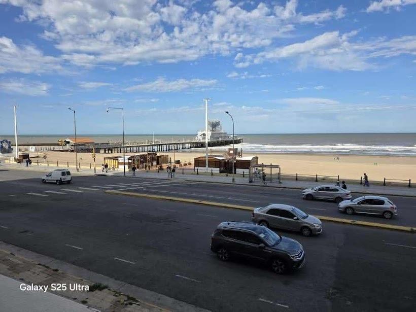 Bv. Marítimo entre peatonal san martín Y luro departamento 2 ambientes A la calle con balcón