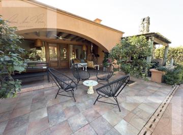 Casa · 236m² · 5 Ambientes · 5 Cocheras · Casa en Venta en Barrio Los Laureles. 3 Dorm.. Apto Credito. Pilar