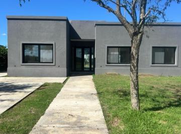 Casa · 160m² · 5 Ambientes · 5 Cocheras · Casa en Venta en Canton - Islas - 5 Ambientes - Espejo de Agua.
