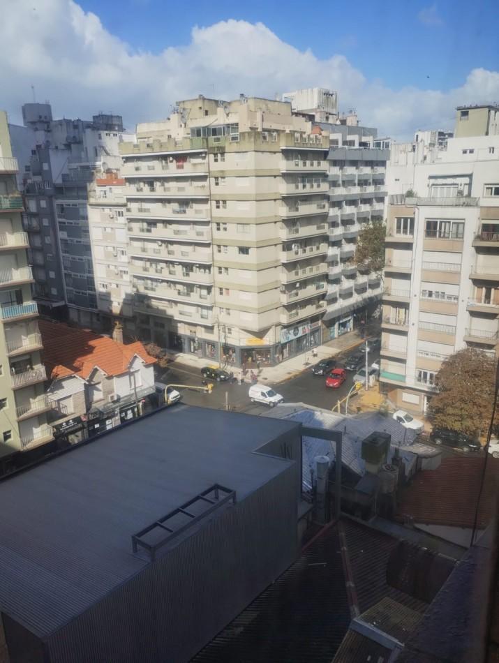 Departamento de 2 ambientes al contrafrente, muy luminoso con muebles