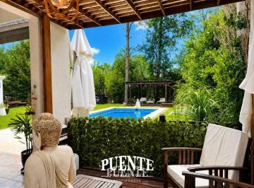 Casa · 300m² · 5 Ambientes · 5 Cocheras · Casa de 300 m² en Venta en Solar del Bosque Canning