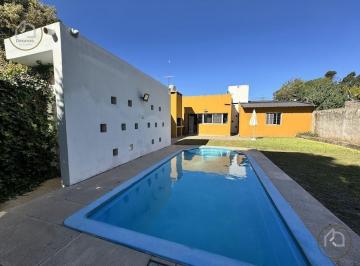 Casa · 110m² · 4 Ambientes · 2 Cocheras · Casa en Venta 2 Dorm. Pueblo Esther