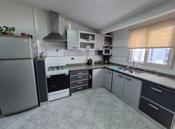 Casa de 5 ambientes, Mar de Ajó · Espectacular Triplex con Espacio Verde y Quincho
