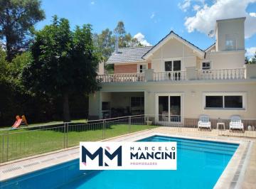 Casa · 210m² · 5 Ambientes · 4 Cocheras · Venta Casa en Saint Thomas Norte 5 Ambientes