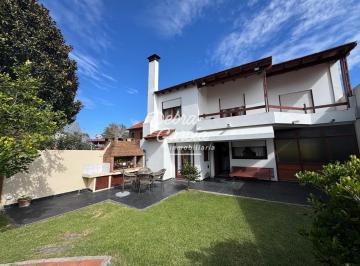 Casa · 110m² · 5 Ambientes · 1 Cochera · Casa Venta 5 Amb Mar de Ajo Todos Los Servicios Pileta Cochera