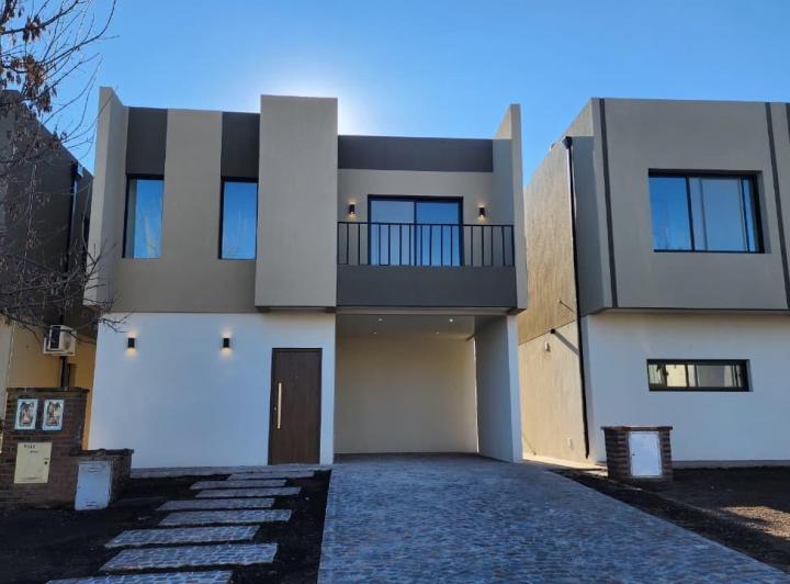 Casa en alquiler en Barrio El Aljibe · 4 ambientes