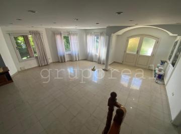 Casa · 350m² · 7 Ambientes · El Rocio - 4 Dorm. + Gran Playroom + Pisicina + Quincho