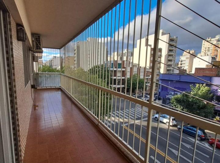 Departamento Luminoso Gran Balcon y Cocina con Cochera