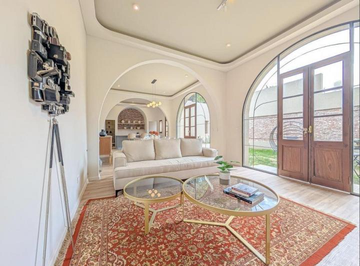 Casa · 204m² · 5 Ambientes · 1 Cochera