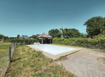 Casa · 89m² · 3 Ambientes · 1 Cochera · Venta Casa de Autor Dos Dorm. Piscina. Funes Town