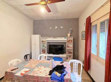 Casa · 86m² · 3 Ambientes · Venta Casa Pasillo Unico a Reciclar Ideal Para Dos Unidades. La Florida