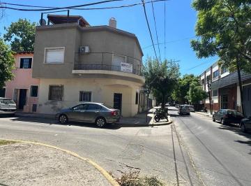 PH · 50m² · 2 Ambientes · Venta PH 3 Ambientes con Terraza, Quincho y Parrilla en Flor