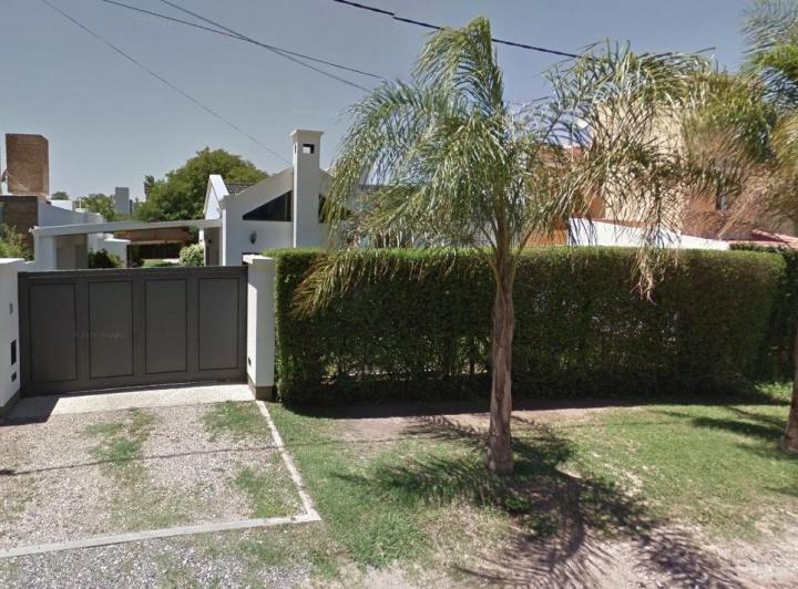 Casa · 675m² · 3 Dormitorios · 2 Cocheras