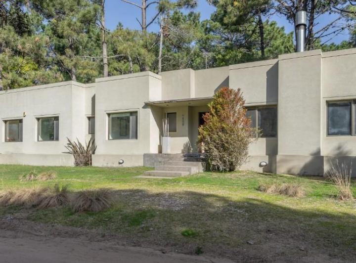 Casa · 223m² · 7 Ambientes · 2 Cocheras
