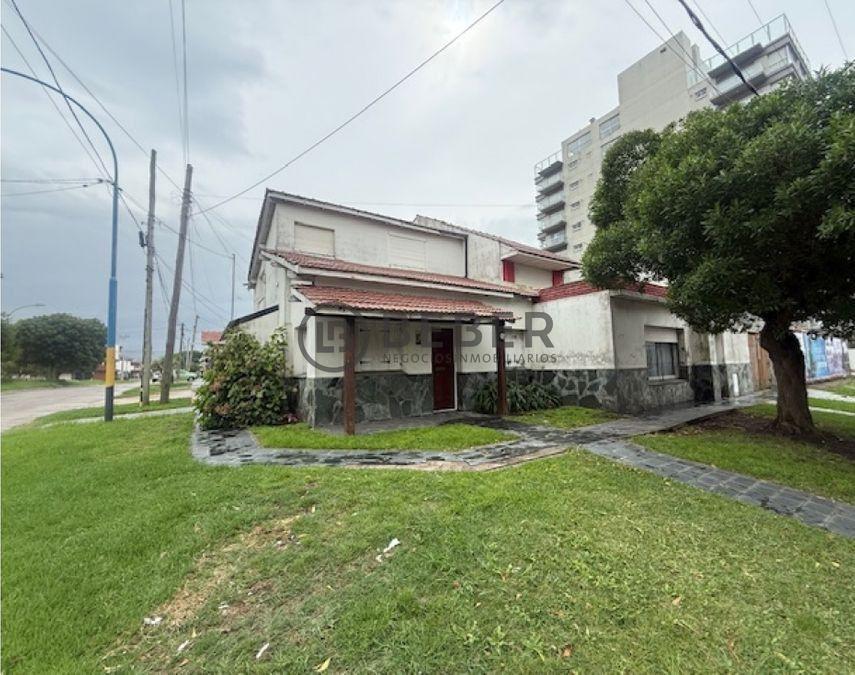 Casa 4 amb, 167m² con patio y garage — Parque Luro