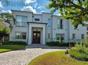 Casa · 263m² · 5 Ambientes · 6 Cocheras · Casa en Septiembre