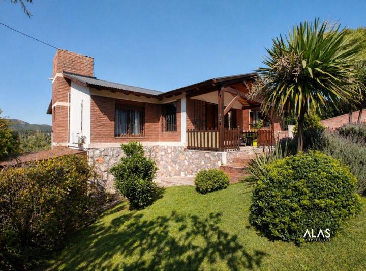 Casa · 182m² · 6 Ambientes · 2 Cocheras