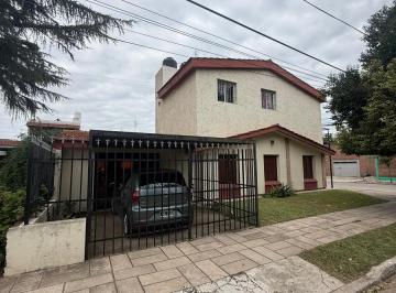 Casa · 150m² · 5 Dormitorios · 2 Cocheras · Venta de Casa en Ampliación Poeta Lugones