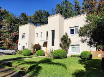 Casa · 220m² · 4 Ambientes · 6 Cocheras · Venta Exc, Propiedad 4 Amb, en Barrio Privado Los 3 Coniles