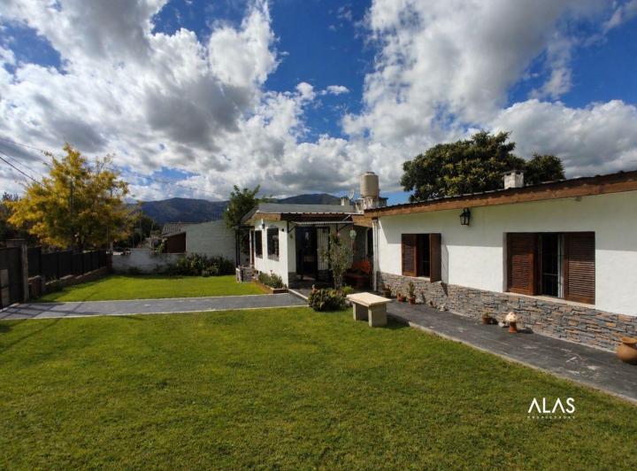 Casa · 160m² · 5 Ambientes · 2 Cocheras