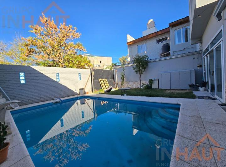 PH · 217m² · 6 Ambientes · 1 Cochera